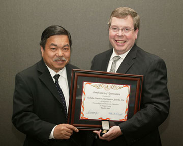 Board Member Dr. Long Pham with Chris Harrington, Vice President Strategy and Business Development, Toshiba America Information 